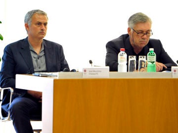José Mourinho y Carlo Ancelotti, en una reunión de la UEFA José Mourinho y Carlo Ancelotti, en una reunión de la UEFA