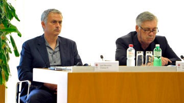 José Mourinho y Carlo Ancelotti, en una reunión de la UEFA