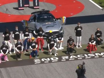 Carlos Sainz, entre los pilotos que no se han arrodillado Carlos Sainz, entre los pilotos que no se han arrodillado