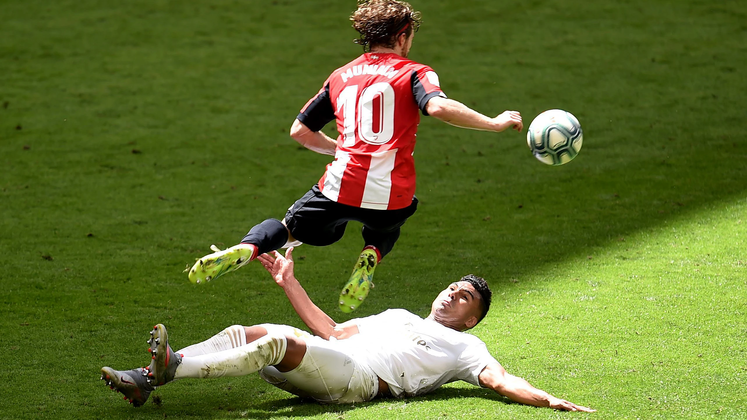 Iker Muniain, en una acción con Casemiro