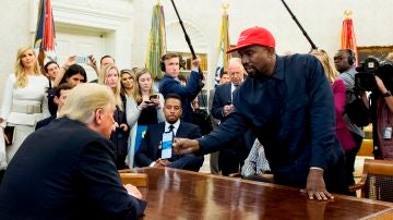 Imagen del encuentro entre Donald Trump y Kanye West en 2018