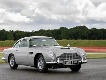 El primer Aston Martin DB5 Goldfinger en más de 50 años ya ha visto la luz El primer Aston Martin DB5 Goldfinger en más de 50 años ya ha visto la luz