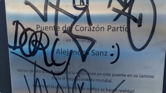 Estado en el que ha amanecido la placa homenaje a Alejandro Sanz Estado en el que ha amanecido la placa homenaje a Alejandro Sanz
