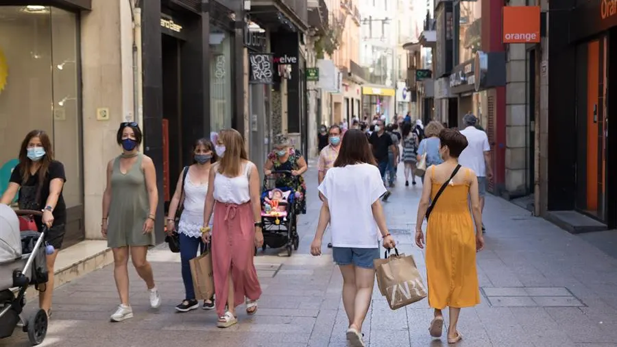 Ambiente de normalidad en el Carrer Major de Lleida, la capital de la comarca del Segrià