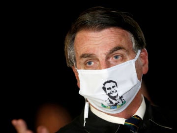 Jair Bolsonaro con mascarilla Jair Bolsonaro con mascarilla