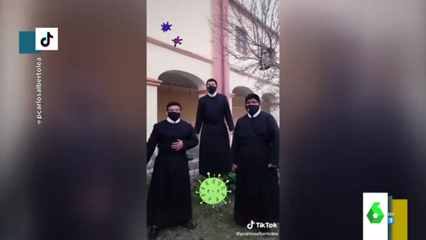 Un grupo de sacerdotes se hace viral en TikTok bailando al ritmo de "no nos podemos besar, las manos hay que lavar" Un grupo de sacerdotes se hace viral en TikTok bailando al ritmo de "no nos podemos besar, las manos hay que lavar"
