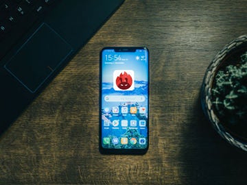 La app de AnTuTu en un smartphone Android.