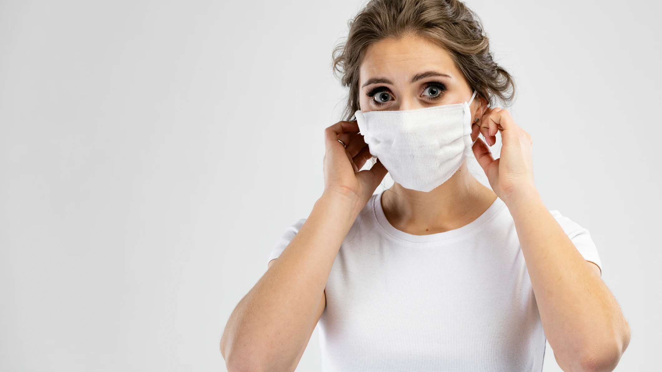 Mujer con mascarilla Mujer con mascarilla