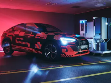 Audi e-tron  Audi e-tron