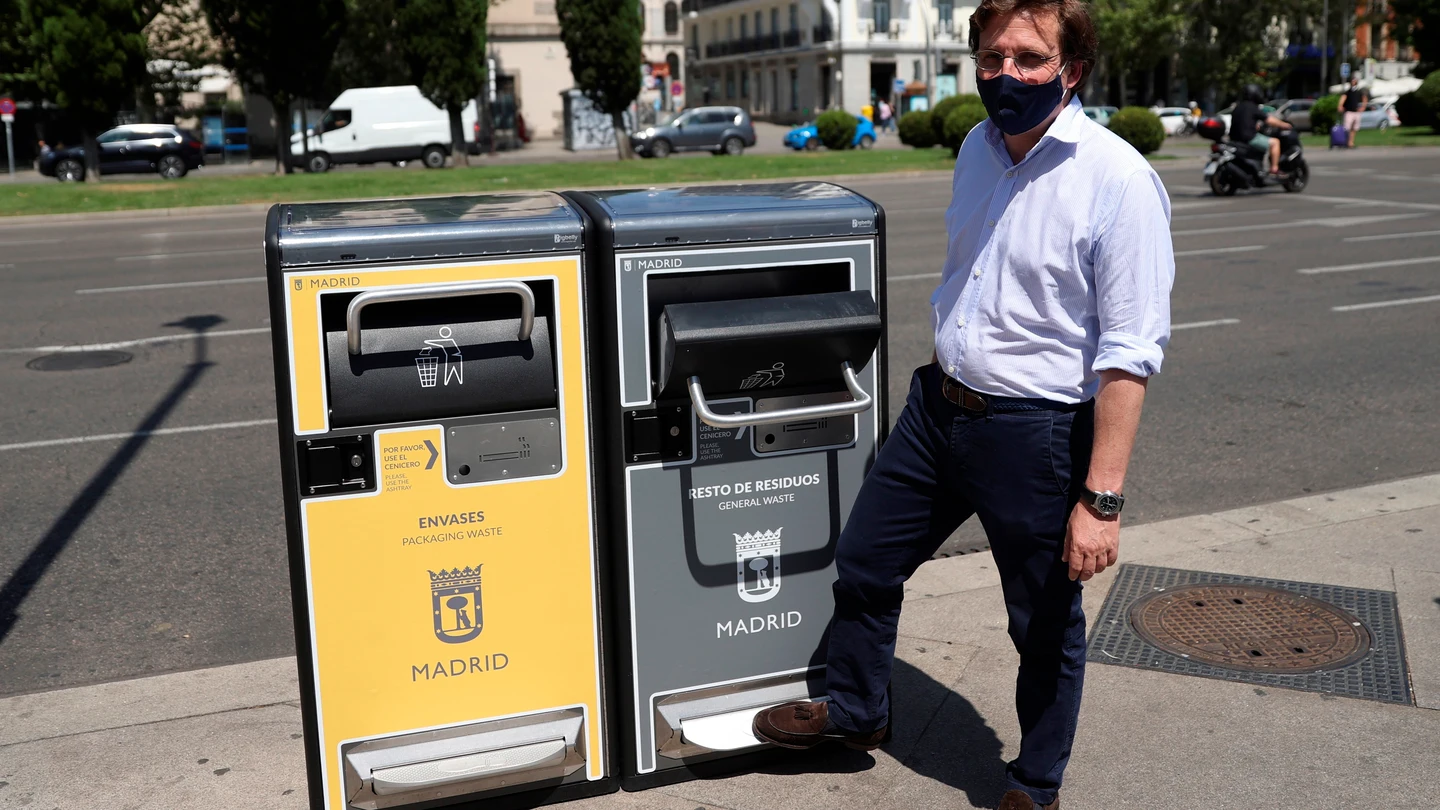 Así son las nuevas "papeleras inteligentes" de Madrid Papeleras inteligentes Madrid