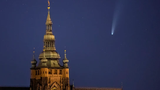 El cometa NEOWISE visto desde Praga NEOWISE