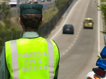 Guardias civiles de Tráfico en la reserva se proponen como examinadores Guardia Civil de tráfico