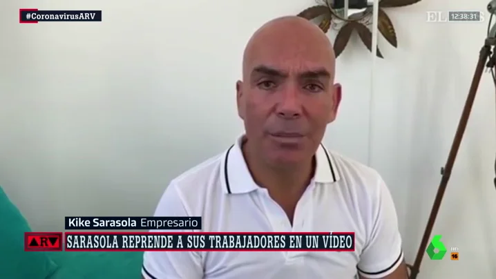 Kike Sarasola en un vídeo a sus trabajadores