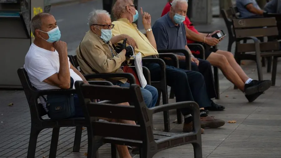 Personas con mascarilla en las Ramblas de Barcelona