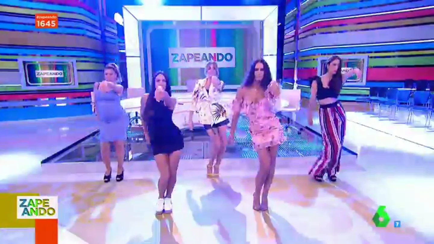 Las chicas de Zapeando arrasan en pleno plató con la coreografía más viral de TikTok Las chicas de Zapeando arrasan en pleno plató con la coreografía más viral de TikTok