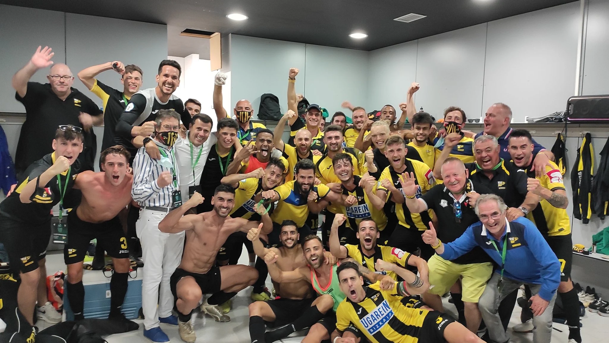 Plantilla del Portugalete, tras lograr el pase a la final del playoff de ascenso a Segunda 'B'