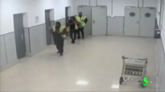 La Policía desarticula una organización que traficaba en Barajas con migrantes dominicanos La Policía desarticula una organización que traficaba en Barajas con migrantes dominicanos