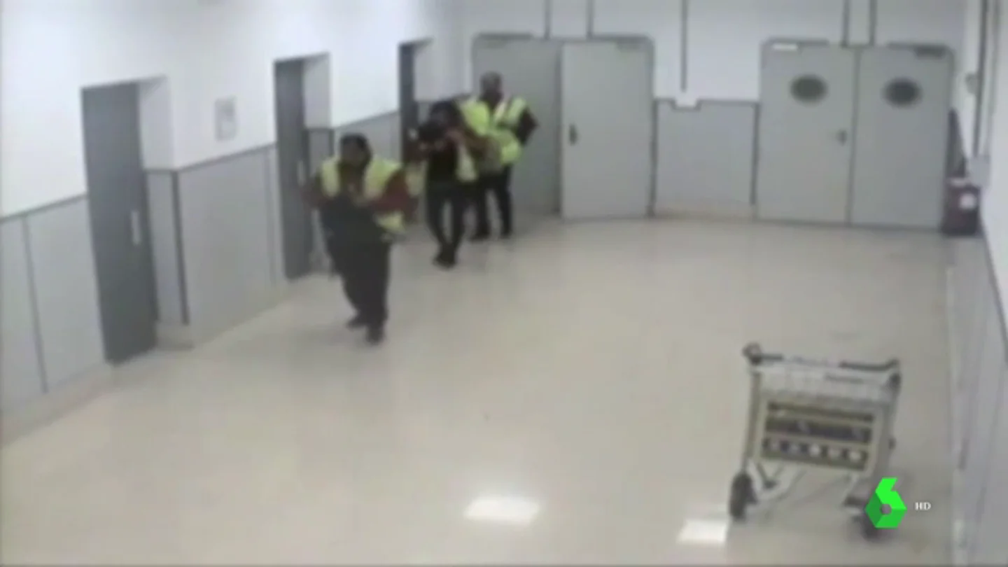 La Policía desarticula una organización que traficaba en Barajas con migrantes dominicanos La Policía desarticula una organización que traficaba en Barajas con migrantes dominicanos
