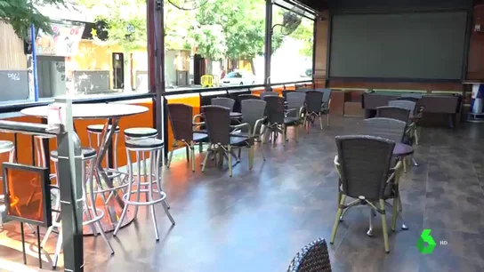 Imagen de un restaurante con las sillas vacías Imagen de un restaurante con las sillas vacías