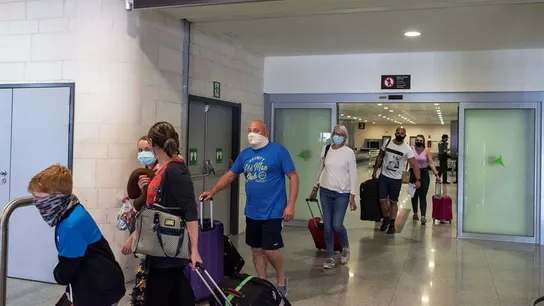 Andalucía pide un corredor seguro con el Reino Unido que exima de la cuarentena a sus turistas al regresar a su origen Andalucía pide un corredor seguro con el Reino Unido que exima de la cuarentena a sus turistas al regresar a su origen