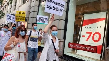 Los médicos internos residentes (MIR) de Madrid, en una jornada de huelga.