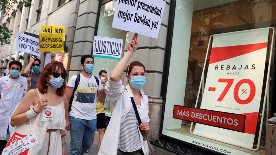 Los médicos internos residentes (MIR) de Madrid, en una jornada de huelga.