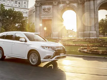 Mitsubishi Outlander   Mitsubishi Outlander
