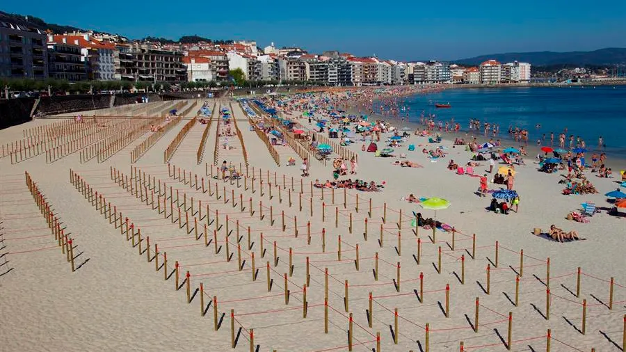 La playa de Silgar, en Sanxenxo, parcelada para mantener las distancias de seguridad