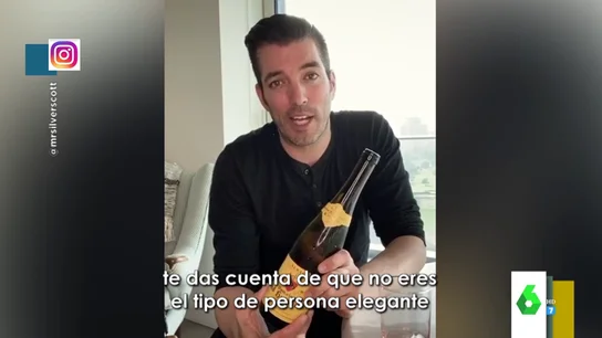 Cómo abrir una botella de vino sin sacacorchos: así lo explica paso a paso Silver Scott Cómo abrir una botella de vino sin sacacorchos: así lo explica paso a paso Silver Scott
