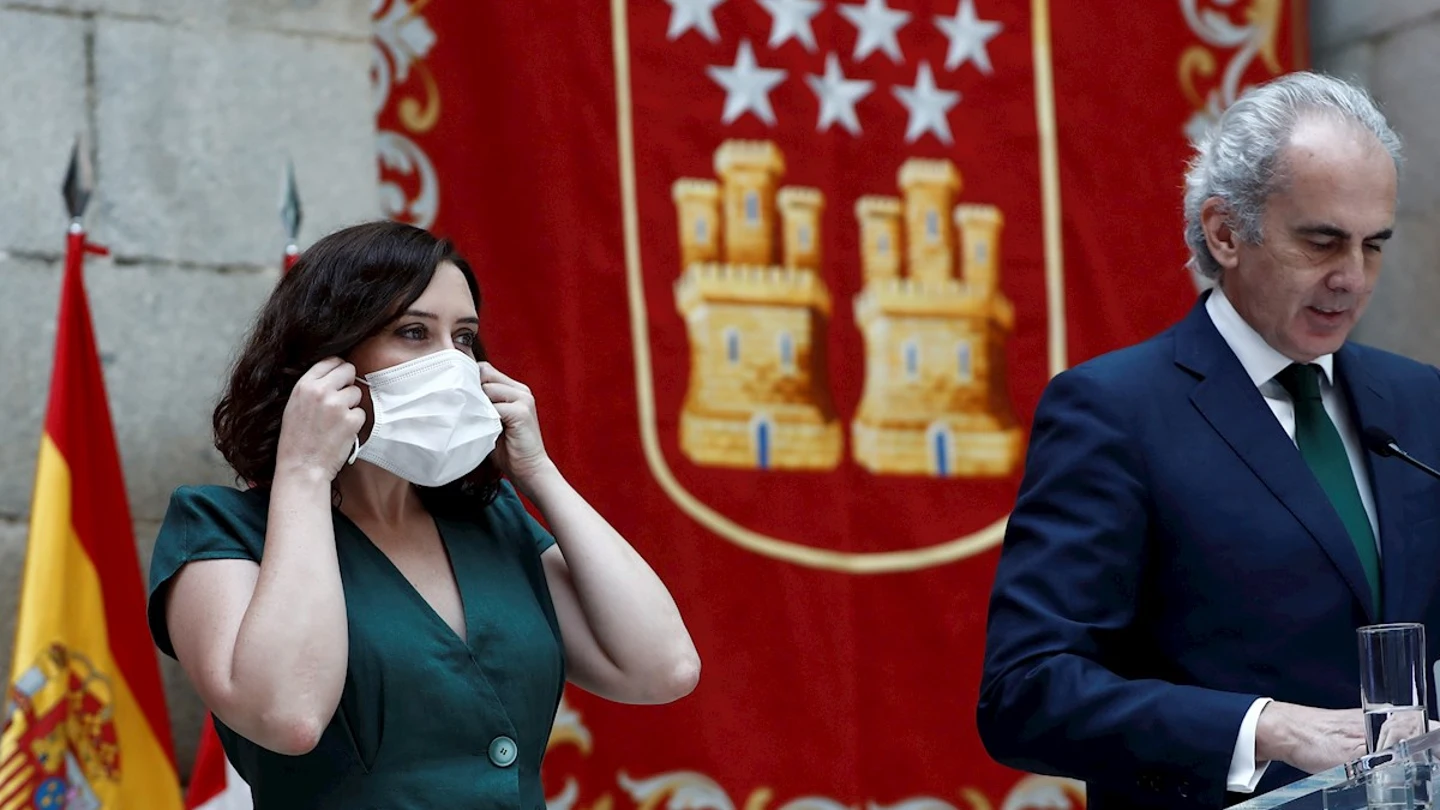 La presidenta de la Comunidad de Madrid, Isabel Díaz Ayuso, y el consejero de Sanidad, Enrique Ruiz Escudero La presidenta de la Comunidad de Madrid, Isabel Díaz Ayuso, y el consejero de Sanidad, Enrique Ruiz Escudero