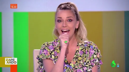 El surrealista momento en el que Anna Simon canta en pleno directo la canción de Heidi en japonés El surrealista momento en el que Anna Simon canta en pleno directo la canción de Heidi en japonés