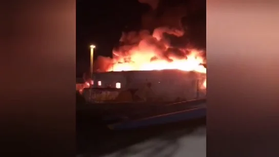 Un gran incendio destruye al completo una nave de reciclaje de Granollers Un gran incendio destruye al completo una nave de reciclaje de Granollers