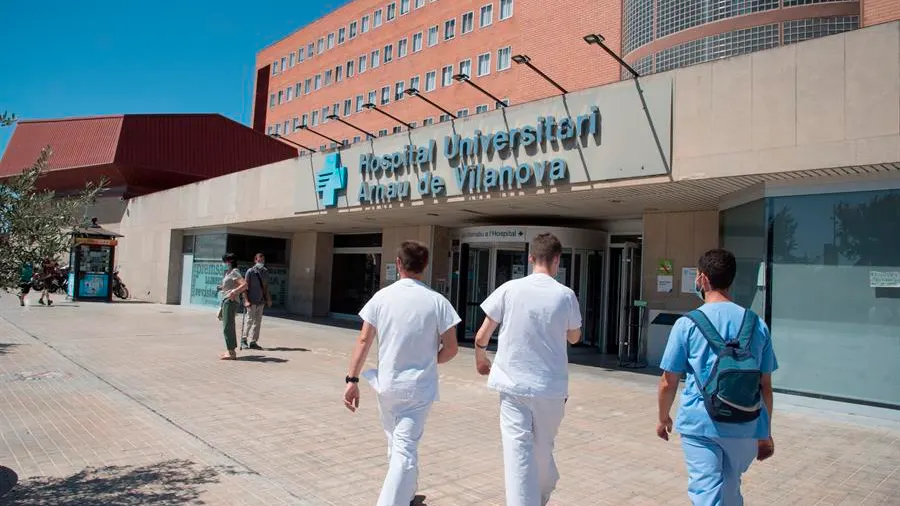 Vista de la entrada del Hospital Arnau de Vilanova de Lleida.