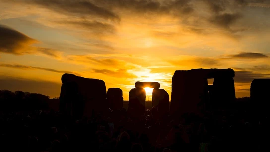 Amanecer en Stonehenge en Witshire, Reino Unido. Amanecer en Stonehenge en Witshire, Reino Unido.