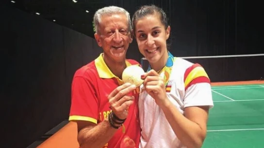 Carolina Marín junto a su padre Carolina Marín junto a su padre