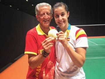 Carolina Marín junto a su padre Carolina Marín junto a su padre