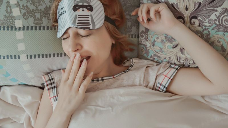 ¿Duermes mucho? Este es el motivo por el que estás más cansado al levantarte