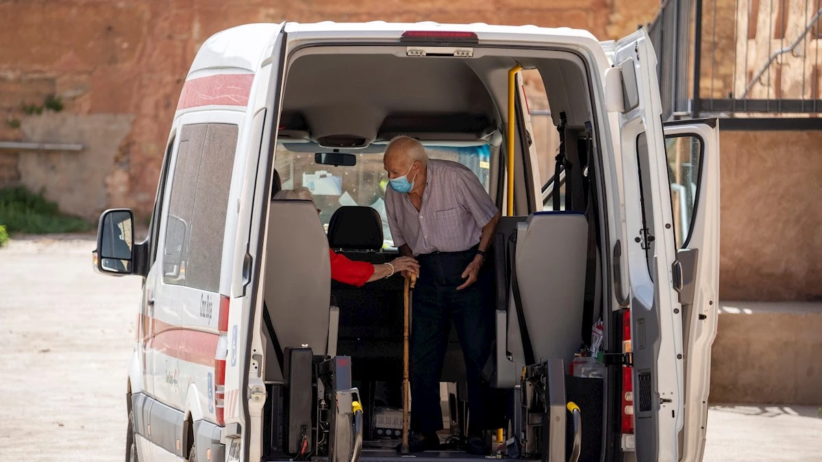 Residentes de la residencia de Burbagena son trasladados a la residencia de GEA de Albarracín