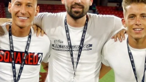 Unai Etxebarria, junto a dos compañeros del Granada CF