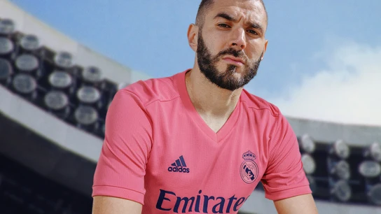 El Real Madrid combina blanco y rosa en sus nuevas camisetas para la temporada 2020/21 El Real Madrid combina blanco y rosa en sus nuevas camisetas para la temporada 2020/21
