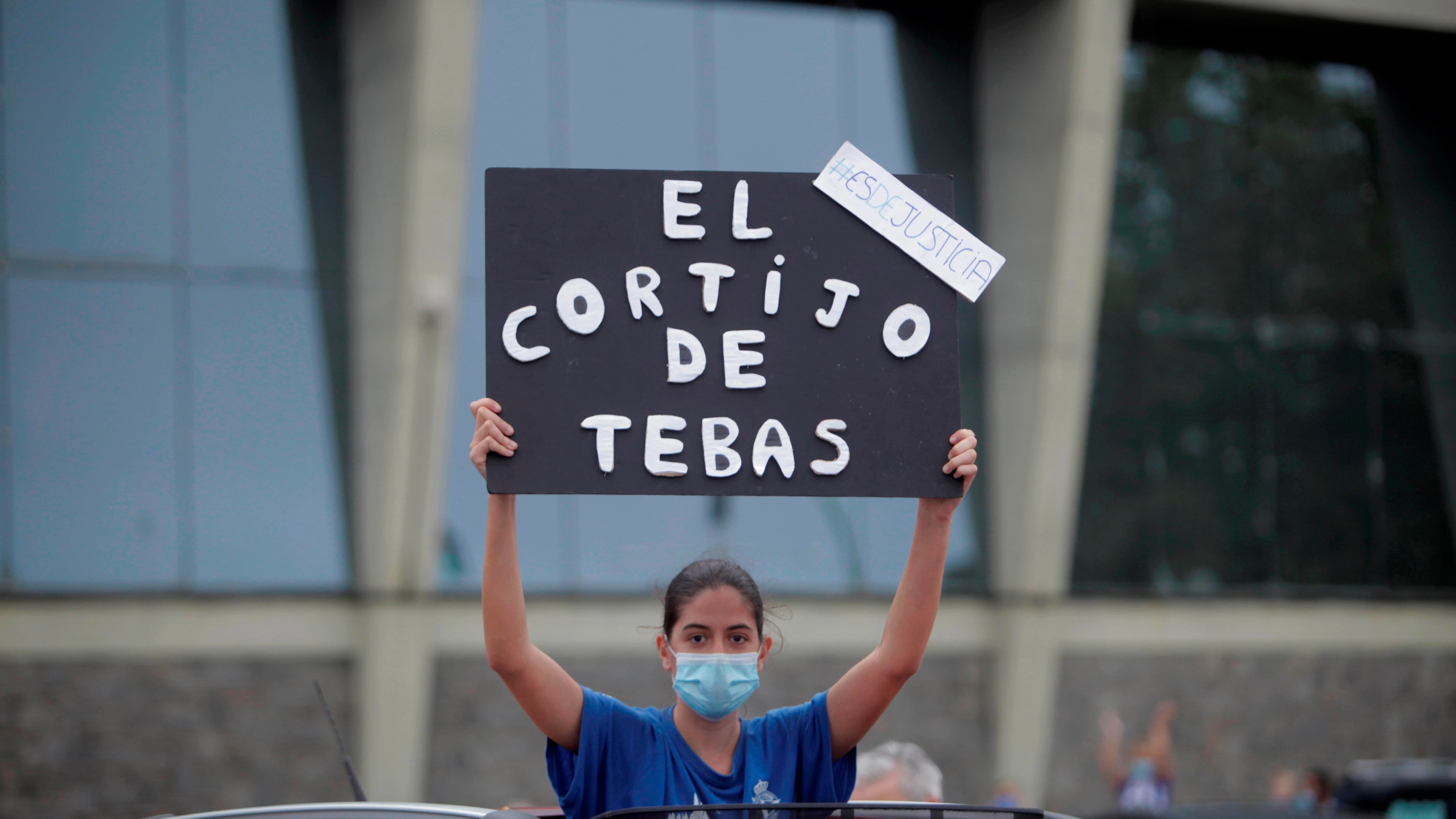 Una aficionada del Dépor se manifiesta en la marcha organizada en A Coruña