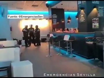 Imagen del bar desalojado en Sevilla Imagen del bar desalojado en Sevilla