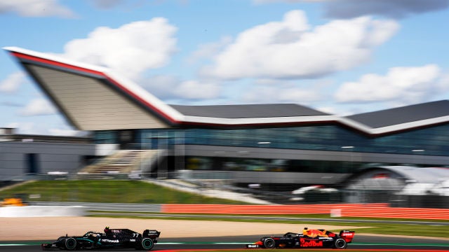  Lewis Hamilton ganó con una rueda pinchada 