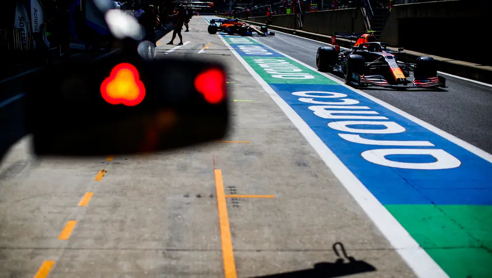 Verstappen dijo adiós a la victoria por su segunda parada