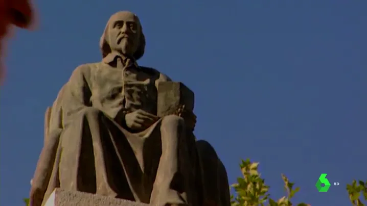 Estatua en honor a Calderón de la Barca