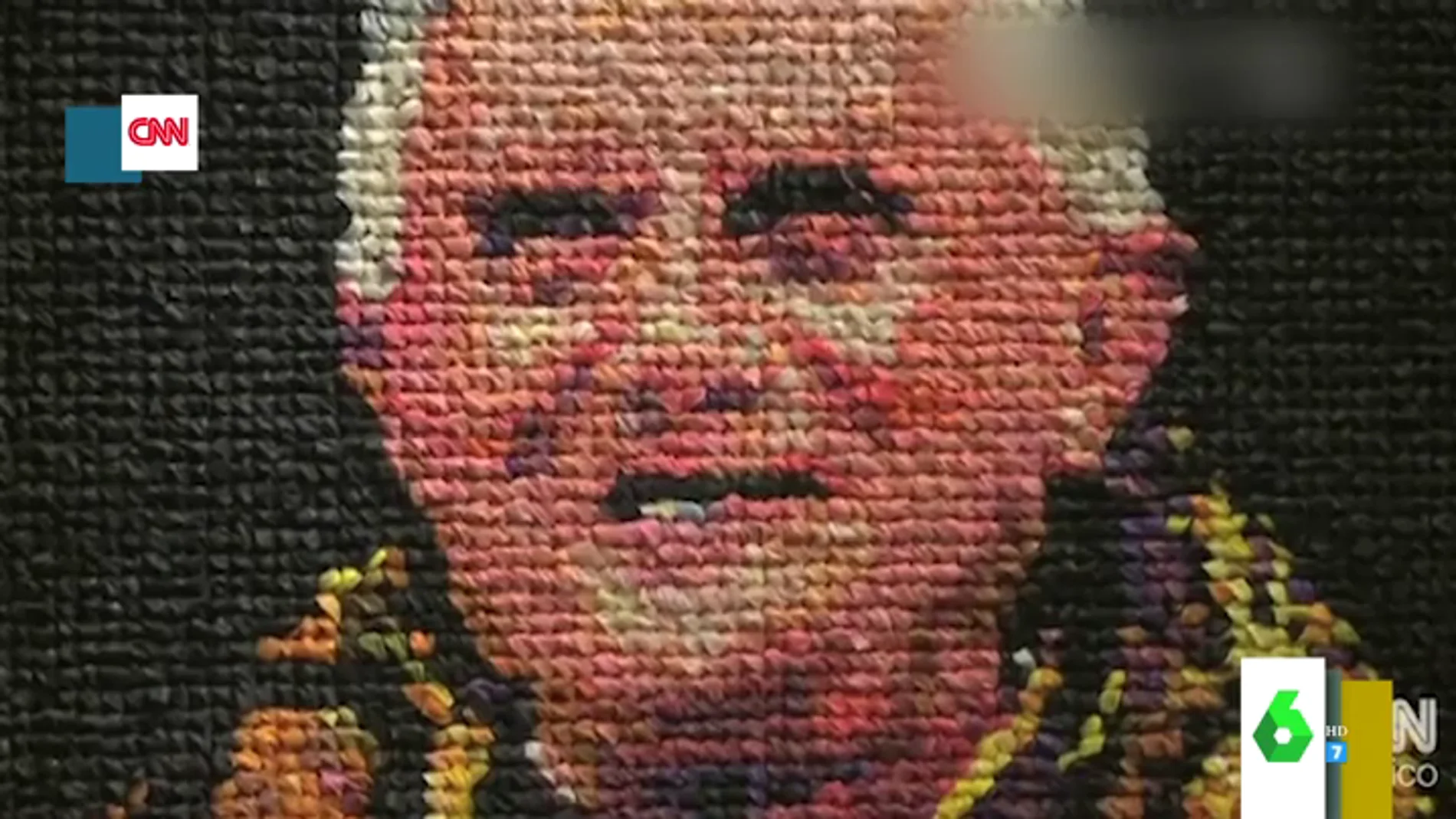 Una artista recrea un retrato de Benedicto XVI con 17.000 preservativos