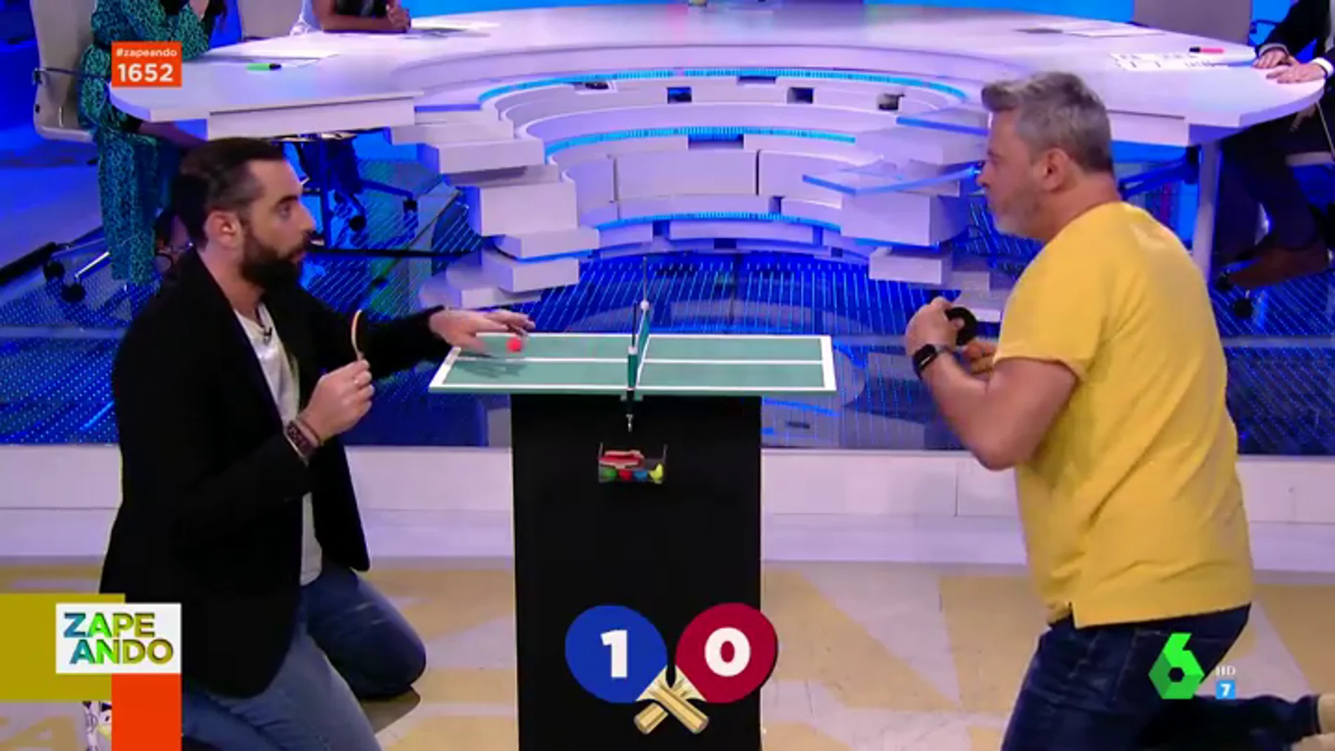 El 'tenso' duelo de 'mini pingpong' entre Dani Mateo y Miki Nadal: "Me he puesto nervioso"