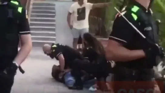 Disturbios en un botellón masivo en Sabadell Disturbios en un botellón masivo en Sabadell