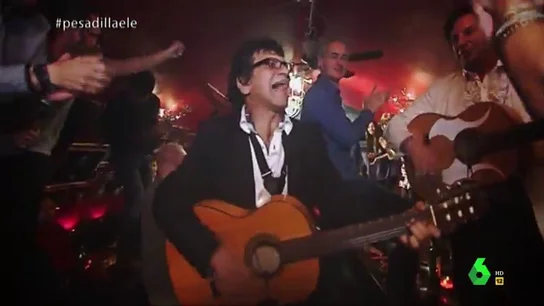 Un altar, una guitarra que acaba en el río y comida hecha 'al alcohol': así fue el paso Chicote por un tablao 'flamenco' en Países Bajos Un altar, una guitarra que acaba en el río y comida hecha 'al alcohol': así fue el paso Chicote por un tablao 'flamenco' en Países Bajos