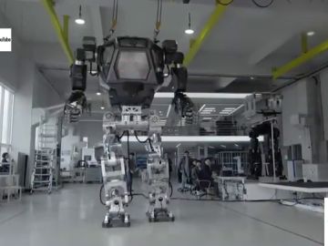 Con metralletas incorporadas y casi 20 metros de altura: estos son los impresionantes robots gigantes que hay en el mercado Con metralletas incorporadas y casi 20 metros de altura: estos son los impresionantes robots gigantes que hay en el mercado